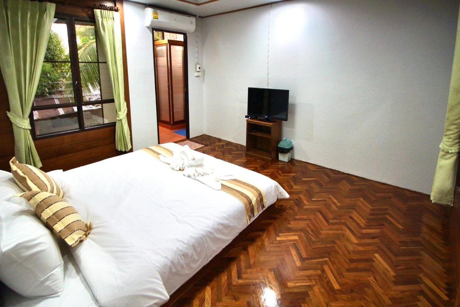 Appartamento เรือนสารภี Phrae Esterno foto